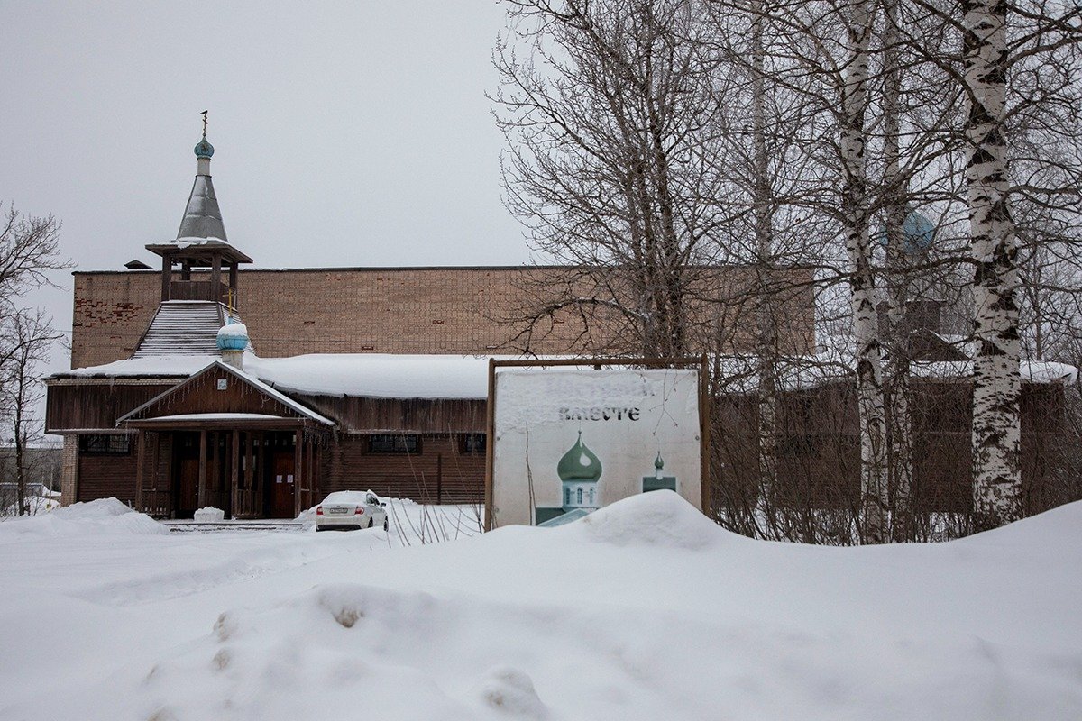 Церковь в центре Пикалево (здание бывшего кинотеатра). Фото: Алексей Душутин / «Новая газета»