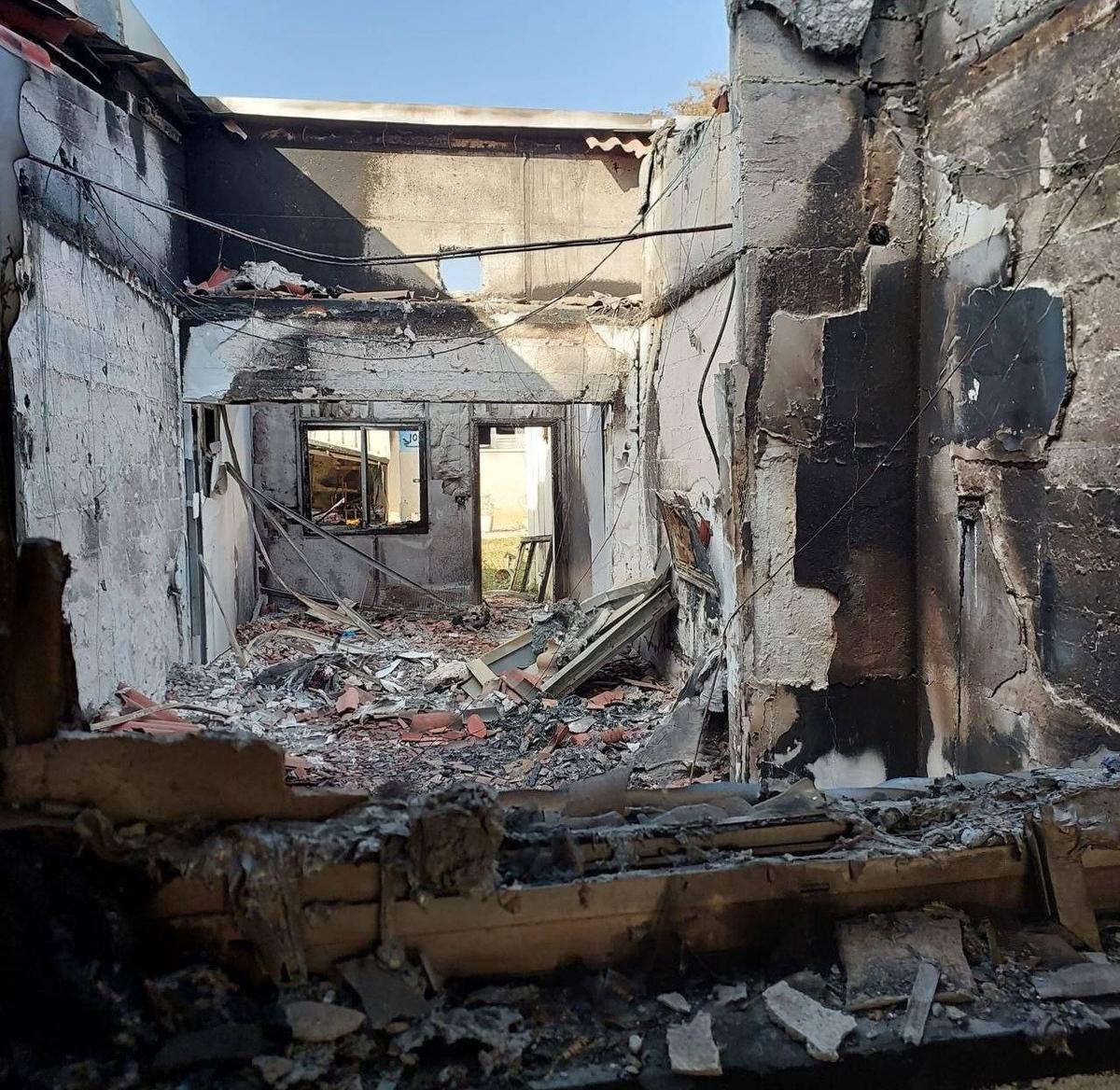 Дом Ильи Таршанского в киббуце Беэри после погрома. Фото представлено автором