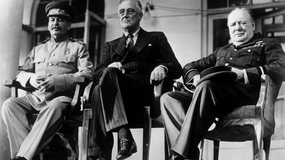Сталин, Франклин Д. Рузвельт и Черчилль на Тегеранской конференции, 1943 год. Фото: Interfoto / PHOTAS / TACC