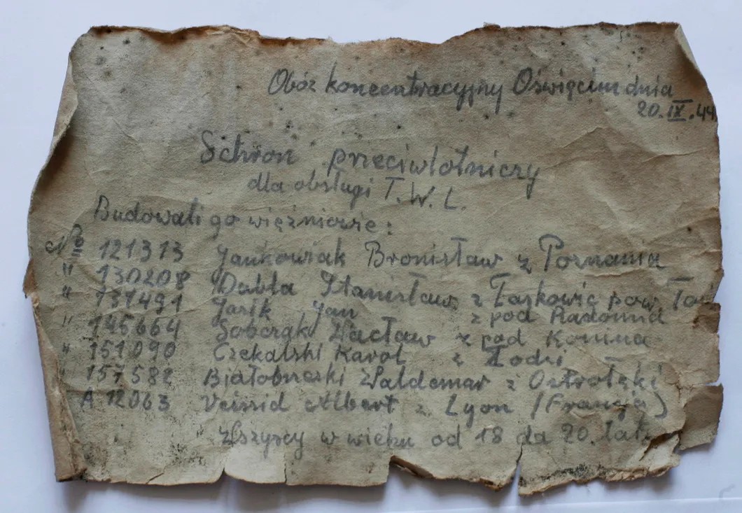 Письмо узника Освенцима, закопанное в бутылке и обнаруженное в 2009 году. Фото: EPA