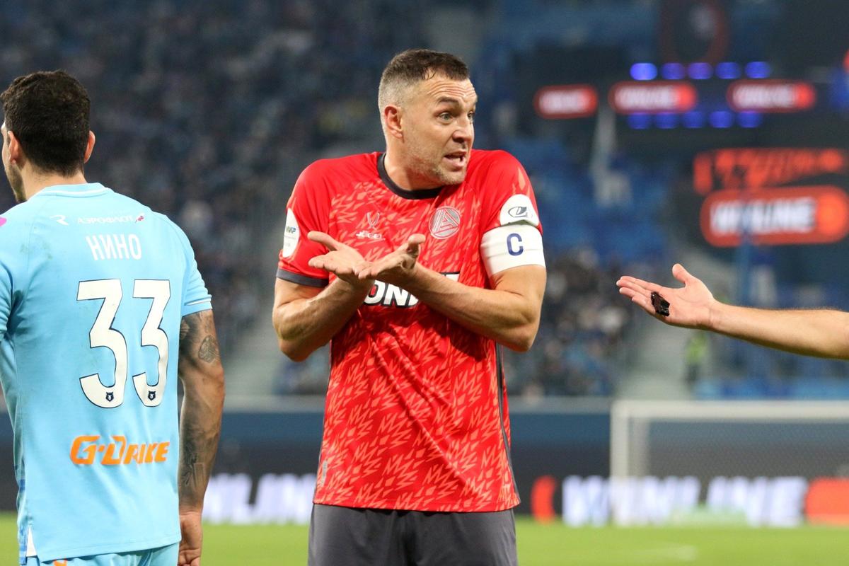 Российская Премьер-Лига 2025/2026: «Зенит» (Санкт-Петербург) — «Акрон» (Тольятти). Артём Дзюба («Акрон») во время матча. Фото: Максим Константинов / ТАСС