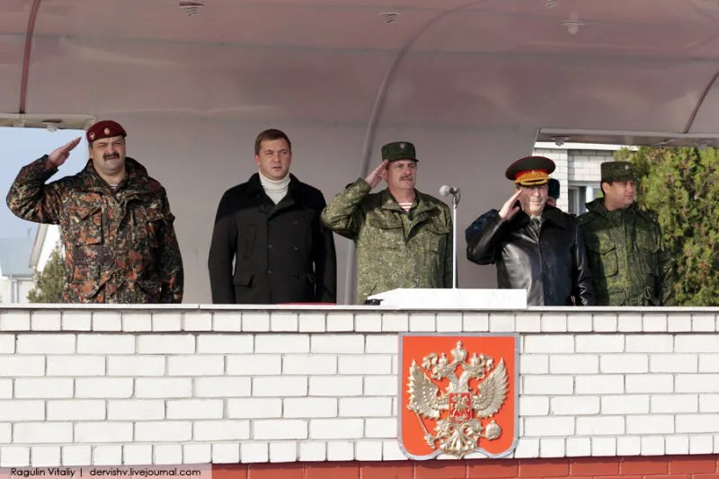 Сенатор Дмитрий Саблин у «подшефных» чеченских силовиков