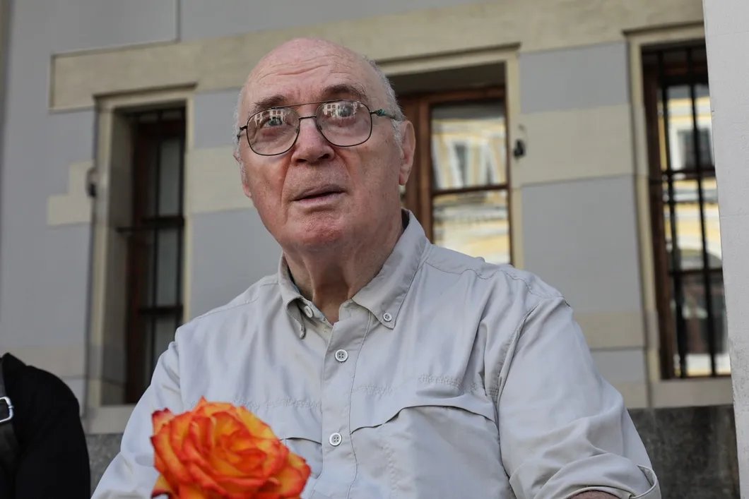 Павел Литвинов недалеко от Лобного места спустя 50 лет, Влад Докшин/ «Новая газета»