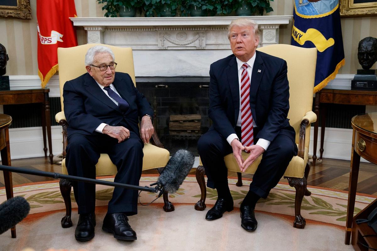 Дональд Трамп и Генри Киссинджер в Белом доме. Фото: AP / TASS