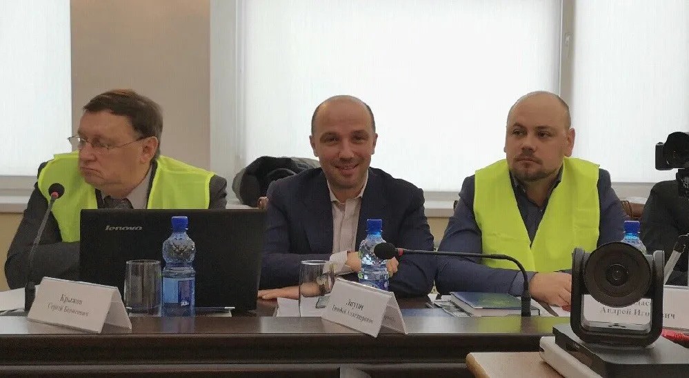 Андрей Мардасов (крайний справа) на общественных слушаниях в январе 2019 г. Фото: kopeika.org