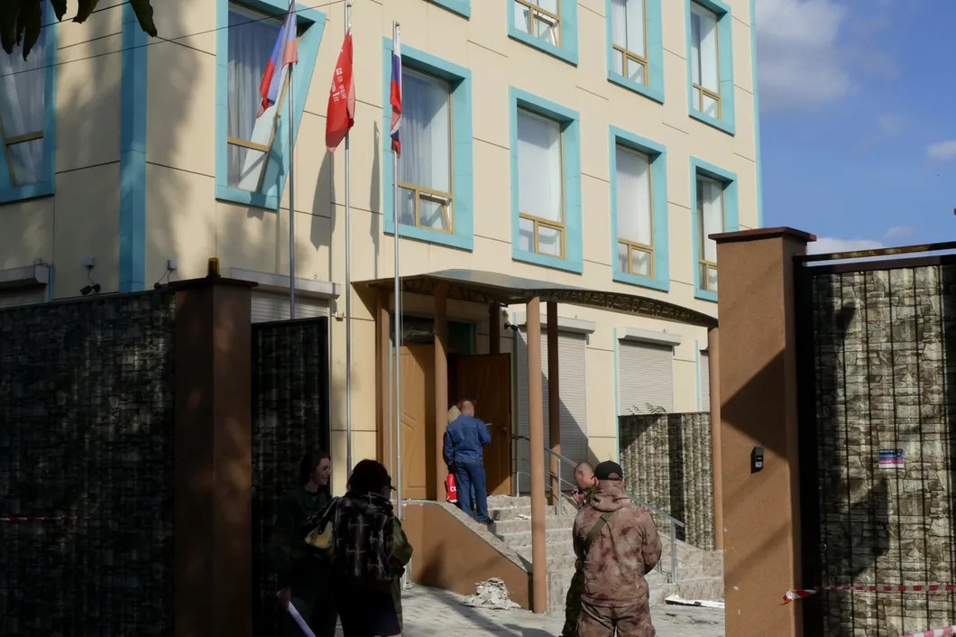 29 сентября, Донецк. Офис компартии после взрыва. Фото: РИА Новости