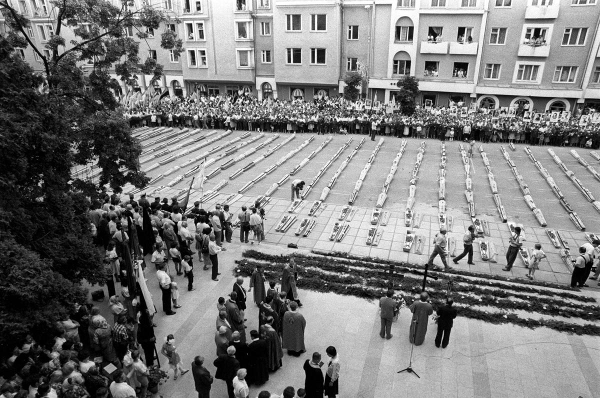 Перезахоронение останков жертв политических репрессий. Фото: ITAR-TASS