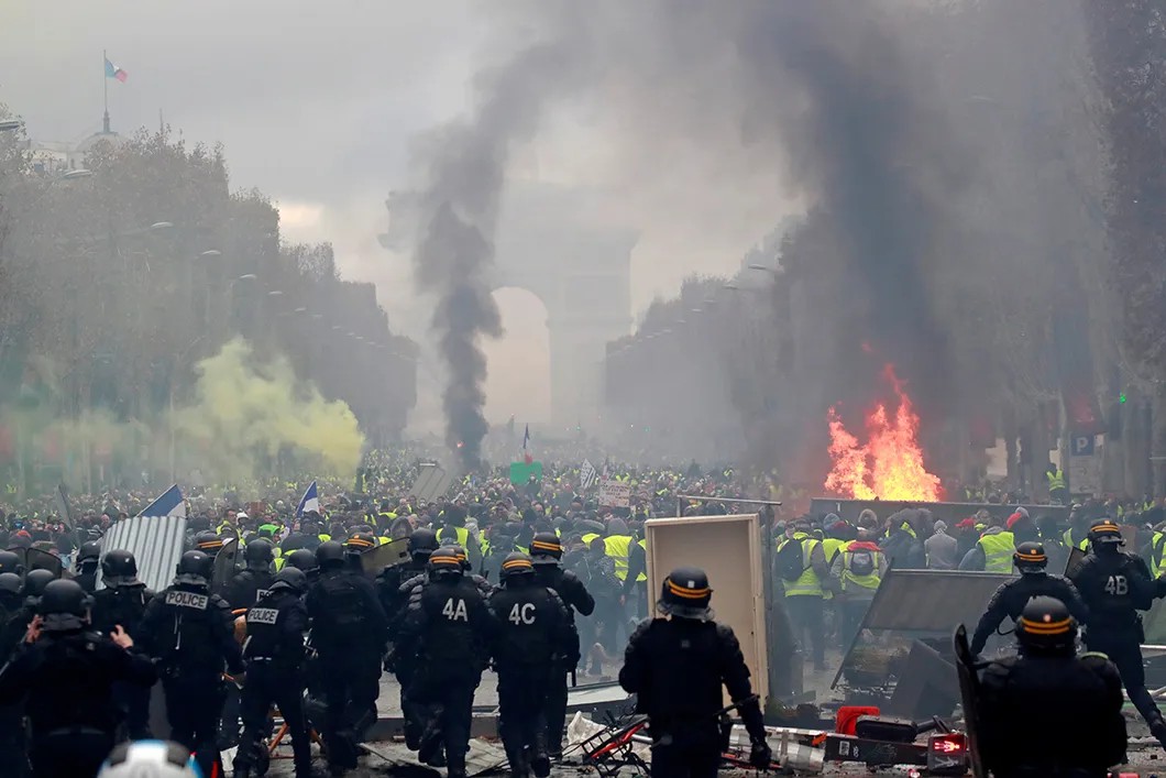 Дни массовых беспорядков «желтых жилетов» в Париже. Зима 2018 года. Фото: Reuters