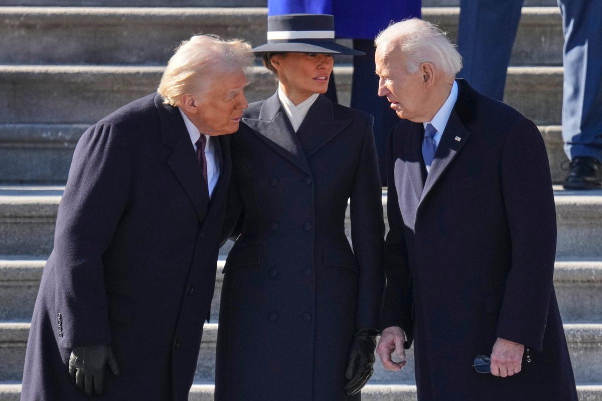 Дональд Трамп, его супруга Мелания и Джо Байдена перед посадкой. Фото: AP / TASS