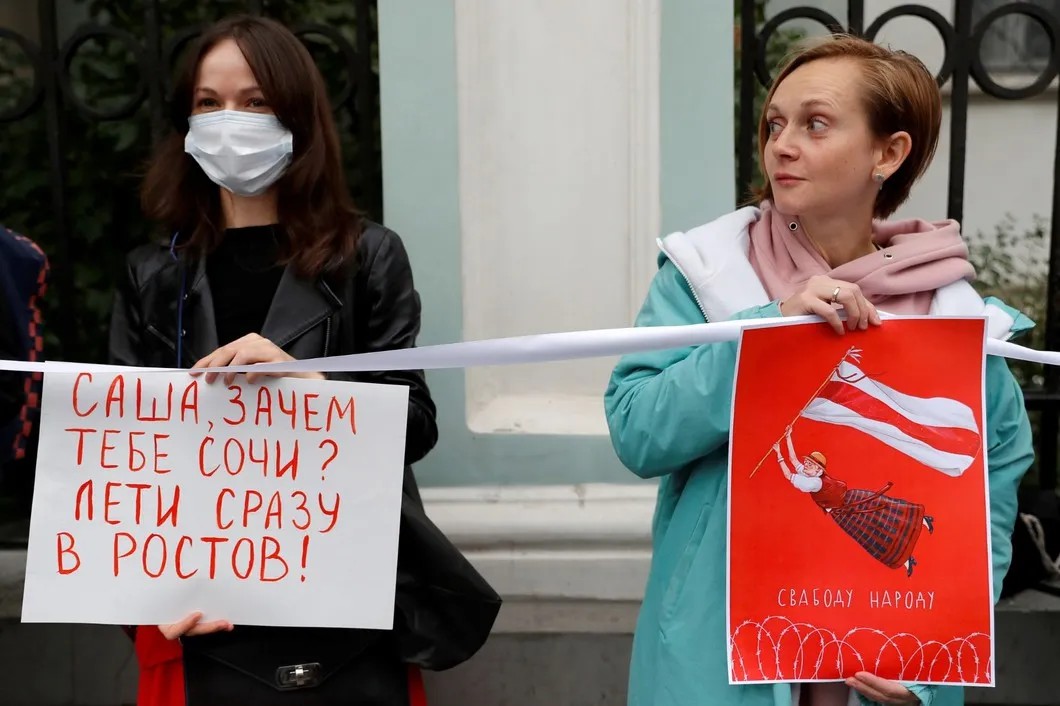 Участники уличных протестов в Минске 13 сентября. Фото: Reuters