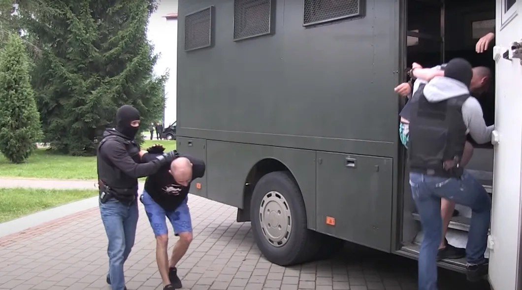 Задержание предполагаемых бойцов ЧВК под Минском. Скриншот ONT