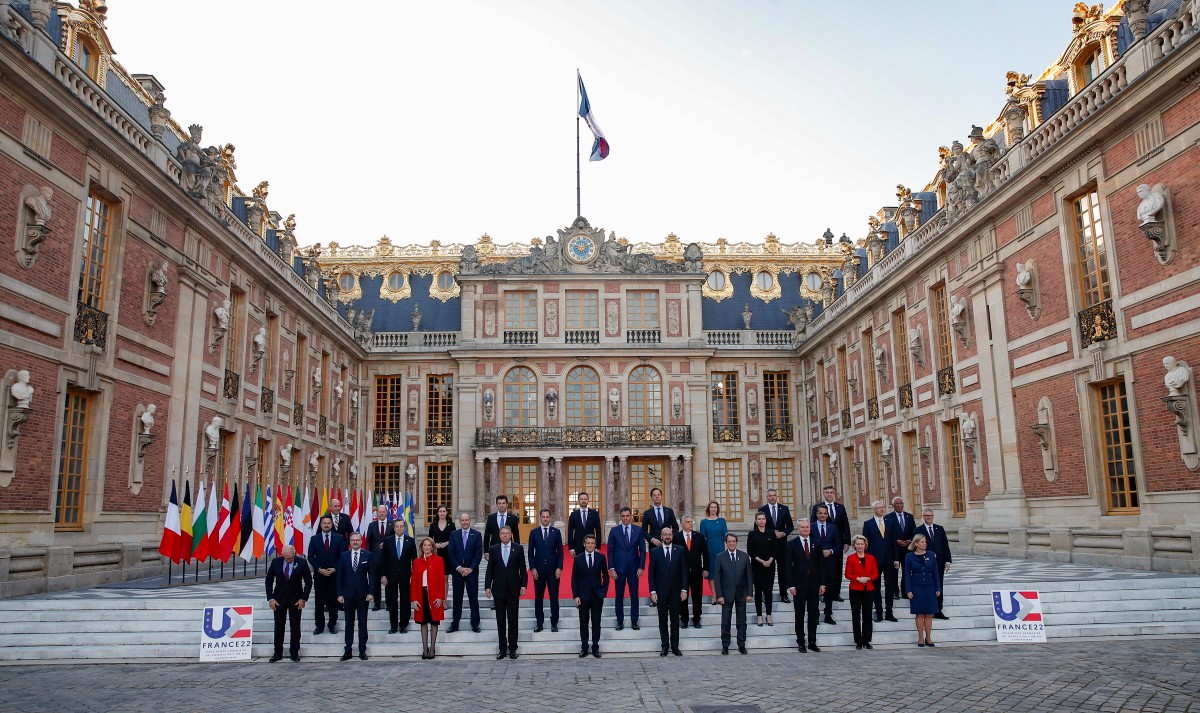 Версаль. Фото участников саммита. Фото: EPA