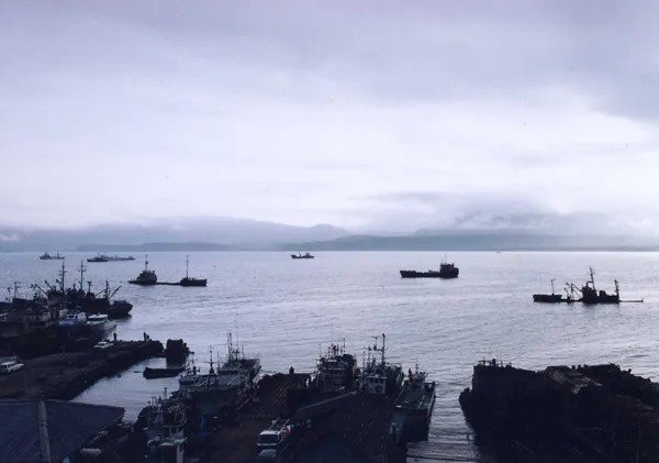 Корабли в порту Итурупа. Фото: Вячеслав Титов