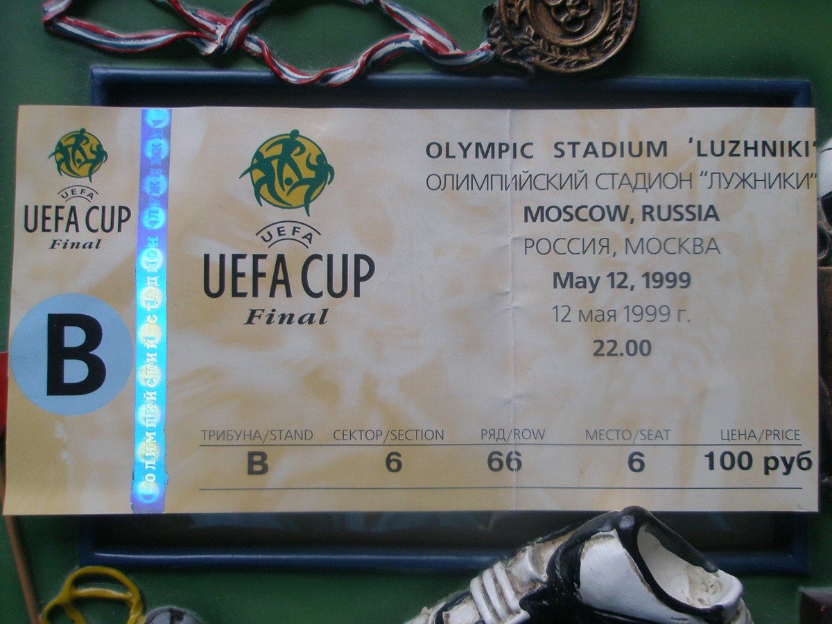 Билет на финал Кубка УЕФА-1999. Фото: Андрей Успенский / «Новая газета»