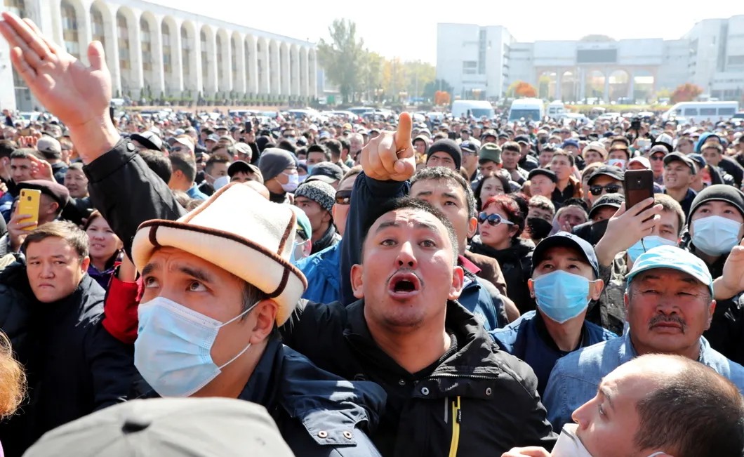 Митинг против результатов выборов в Киргизии. Фото: EPA