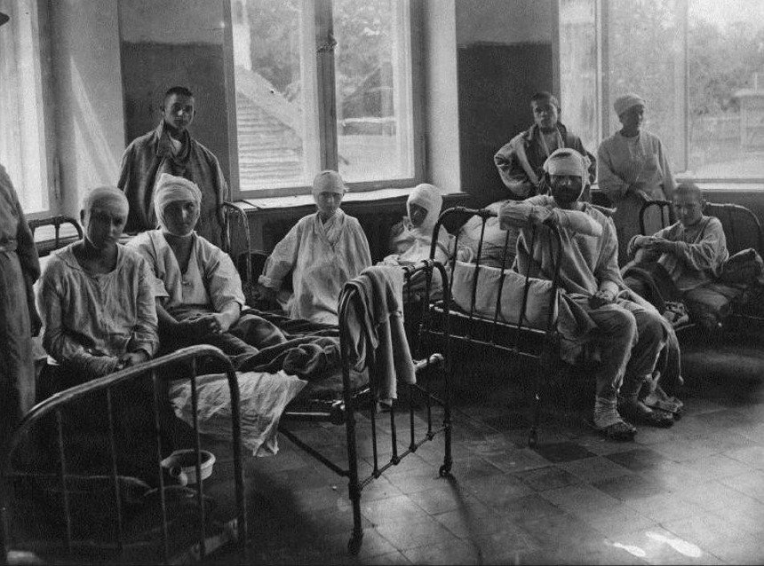 Пострадавшие от еврейских погромов в больнице. Архивное фото