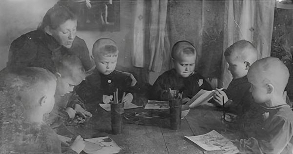 Эвакуированные из Ленинградской в Кировскую область дети. Фото: архив