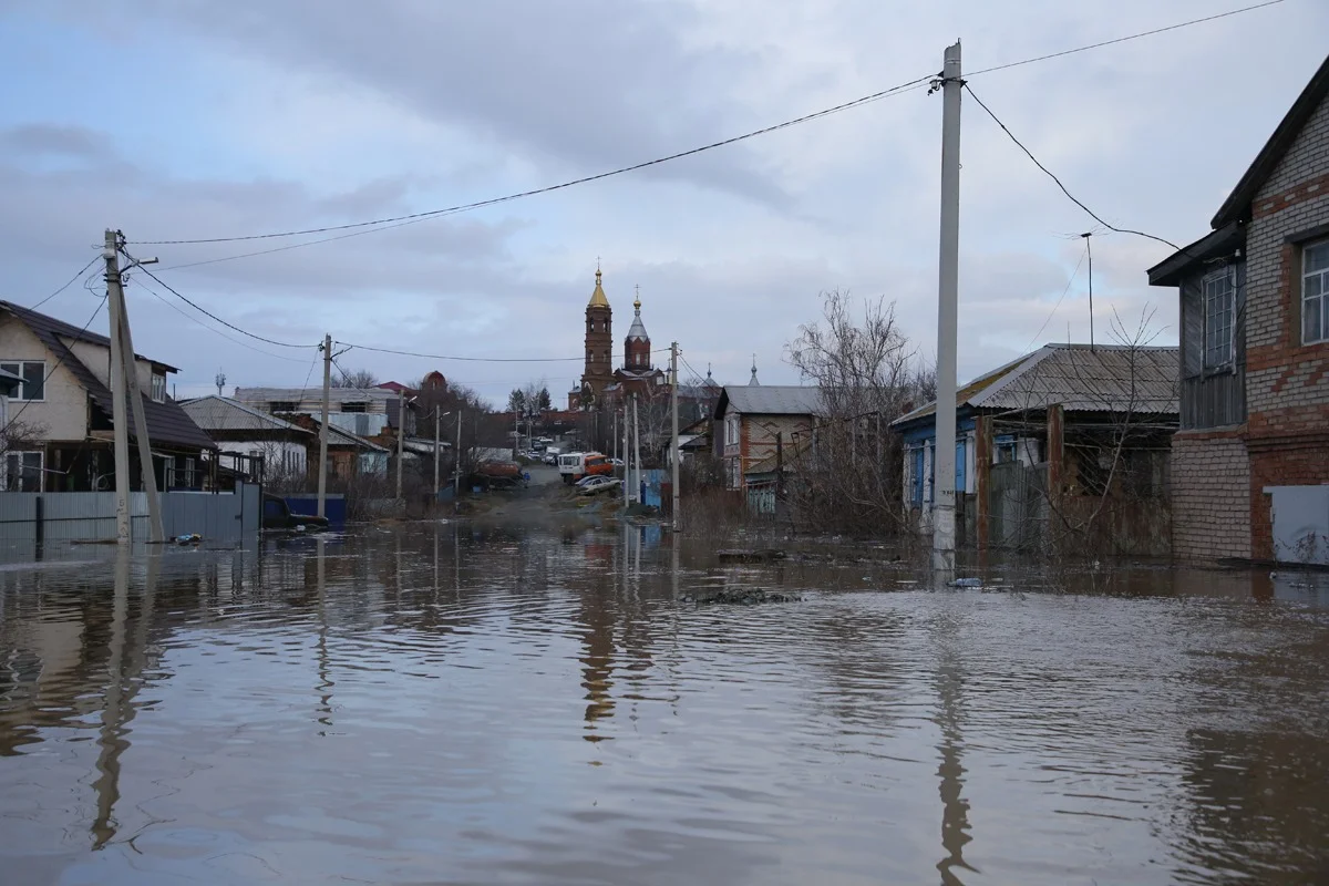 Внутри потопа. Репортаж из уходящего под воду Орска, где люди знают, какие  «грызуны» уничтожили дамбу — Новая газета