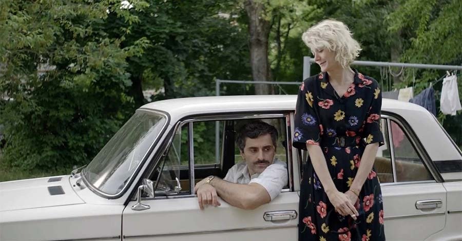 Кадр из фильма «За нашим домом сад»