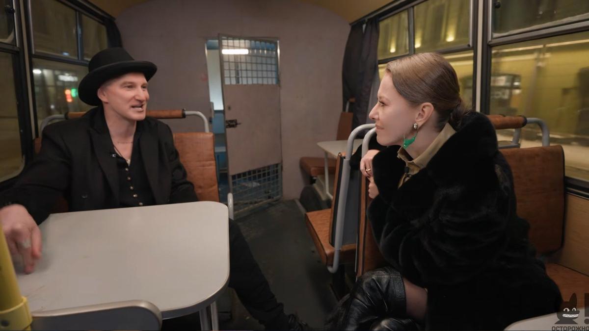 Антон Красовский и Ксения Собчак. Фото: скриншот с видео