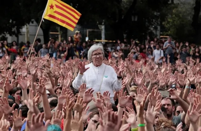 Сторонники выхода Каталонии из состава Испании на следующий день после референдума. Фото: Reuters