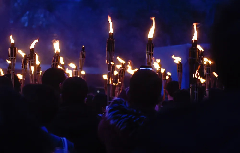 Участники факельного шествия у Мемориального комплекса памяти жертв геноцида армян в Ереване. Фото: РИА Новости