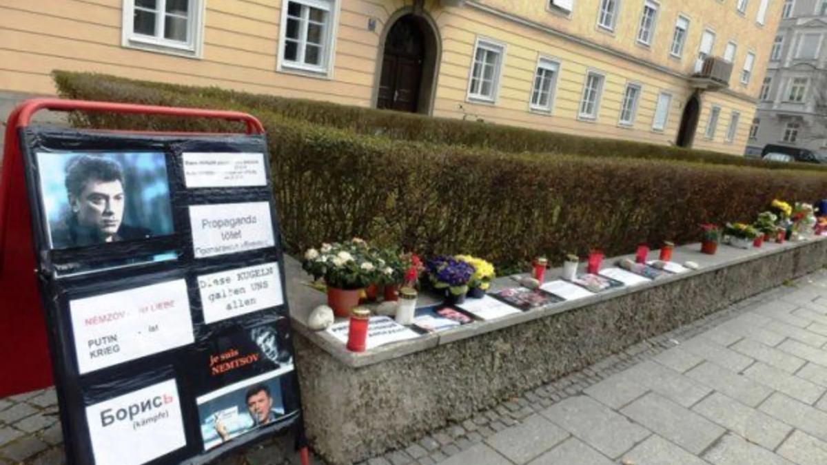 «Уголок памяти Немцова» в Мюнхене уничтожен