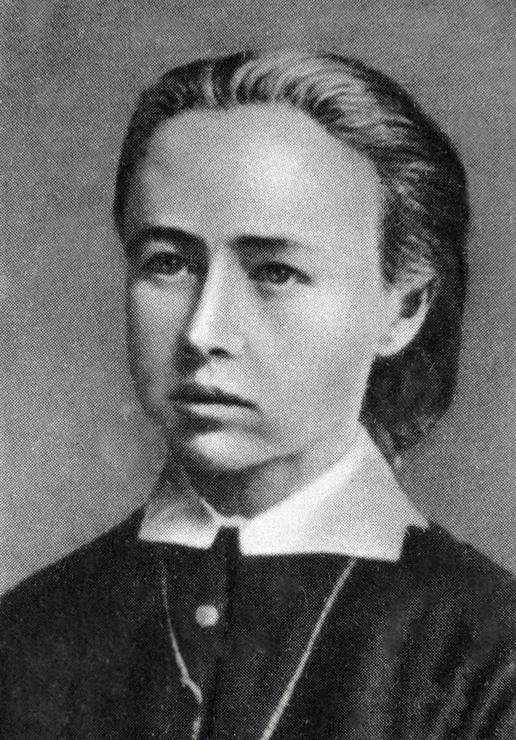 Софья Перовская — член общества «Народная воля». Участвовала в покушении на Александра II. Казнена 1 марта 1881 года.