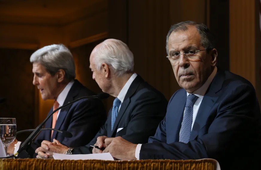 Министр Лаврову (справа) договорился по Сирии с госсекретарем Керри (слева). Фото: РИА Новости