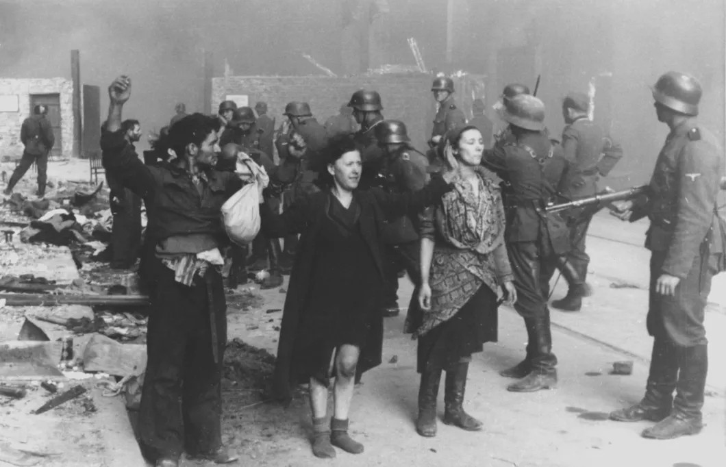 Восстание в Варшавском гетто. Фото 1943 года