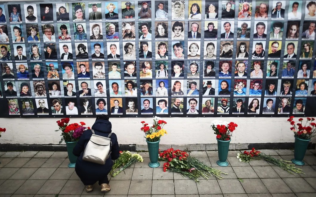 Акция памяти, посвященная 15-й годовщине трагических событий на Дубровке. Фото: Дмитрий Серебряков / ТАСС