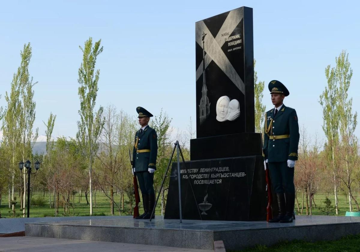 Памятник Токтогон Алтыбасаровой. Фото: соцсети