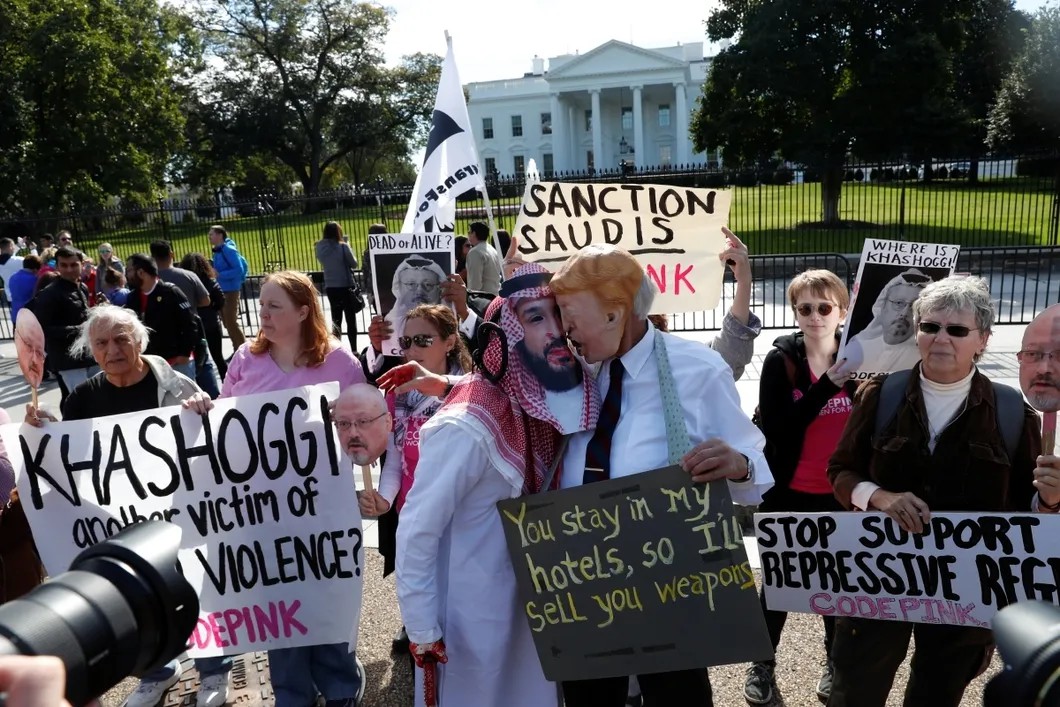 Активисты в Вашингтоне, США, выступают за введение санкций против Саудовской Аравии и расследование убийства Джамаль Хашогги. Фото: Reuters