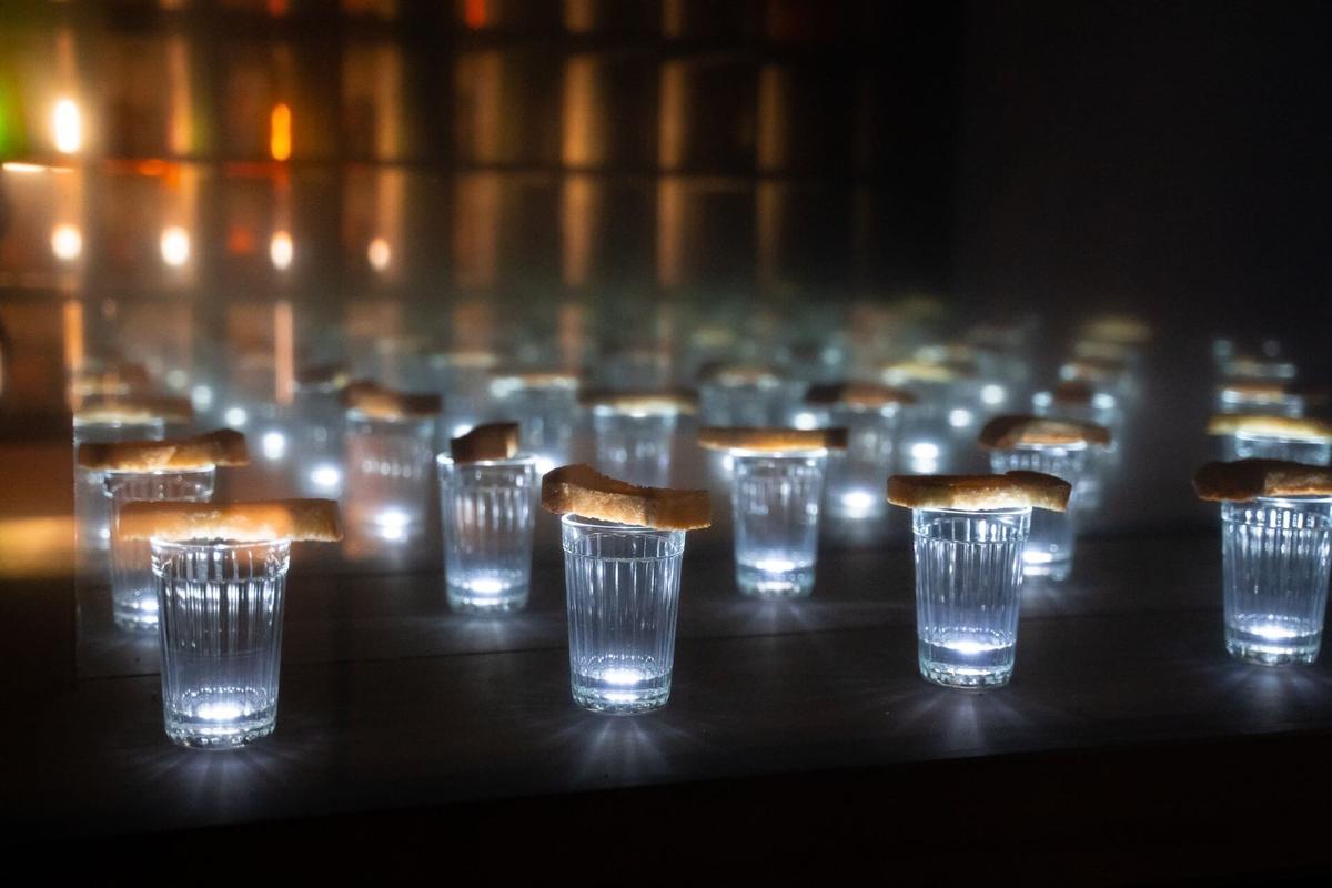 Выставка «Дневники войны» (на опыте красноярских солдат в Афганистане, Таджикистане, Чечне). Фото: Площадь мира