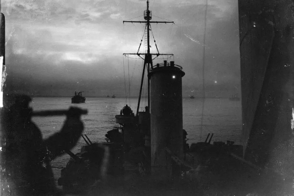 Арктические конвои: вид с крейсера «Шеффилд». Северный Ледовитый океан. Декабрь 1941 года. Фото: Royal Navy official photographer Coote, R G G (Lt) / Imperial War Museums