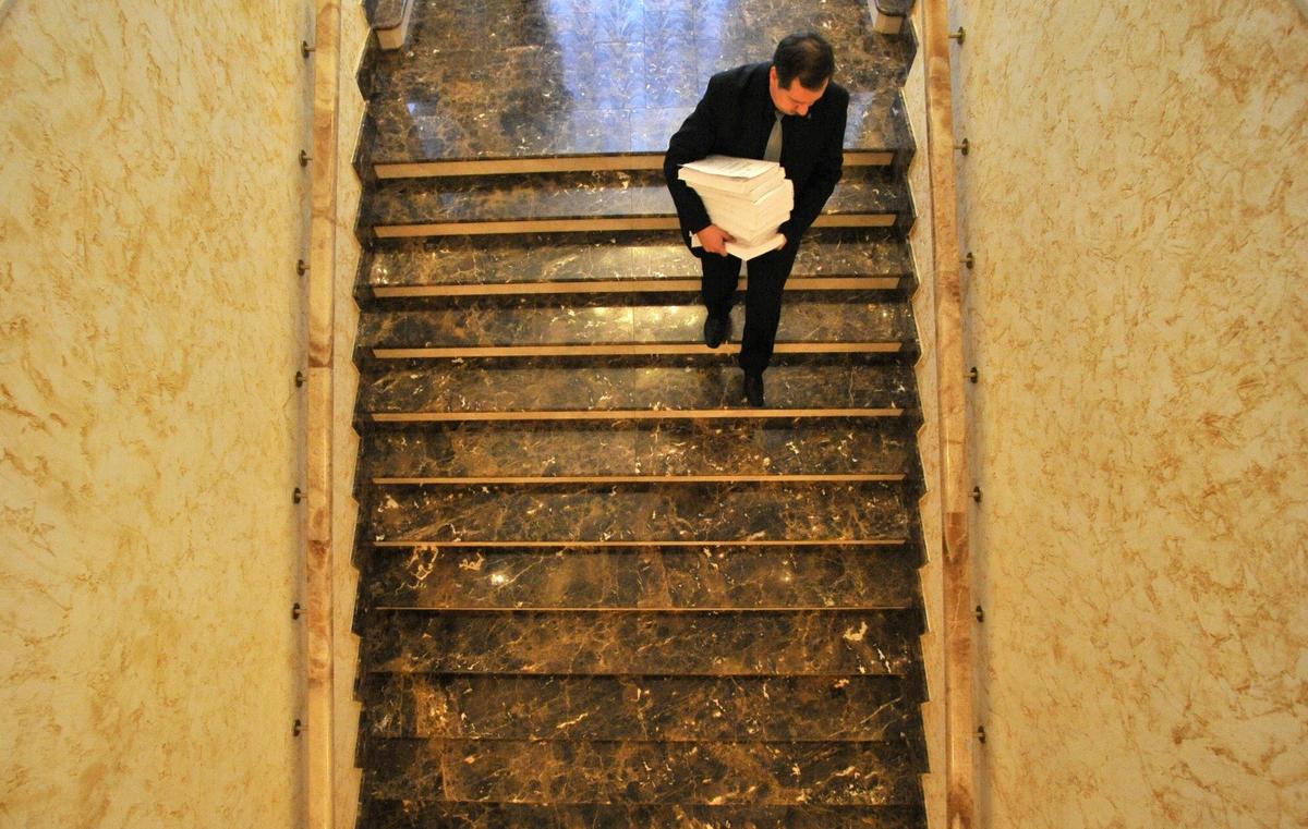 Окончание церемонии передачи копий рассекреченных томов уголовного дела о расстреле польских граждан в Катыни сотрудниками НКВД СССР весной 1940 года. 2011 год. Фото ИТАР-ТАСС/ Митя Алешковский**