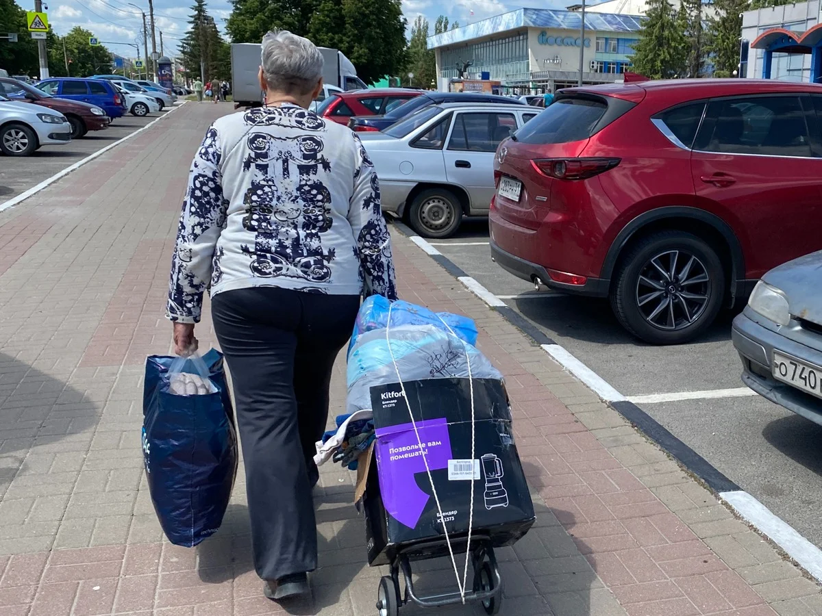 Дома горят, но наш пока вроде цел». Жители приграничных районов  Белгородской области примерили на себя участь беженцев — Новая газета