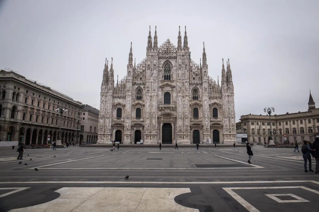 Опустевшая площадь перед Миланским собором. Фото: EPA
