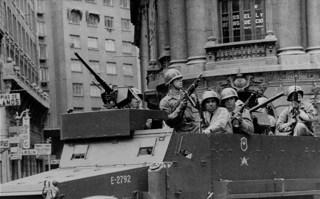 Чили во время военного переворота 1973 года против правительства президента Сальвадора Альенде. Фото:  AP  /  TASS