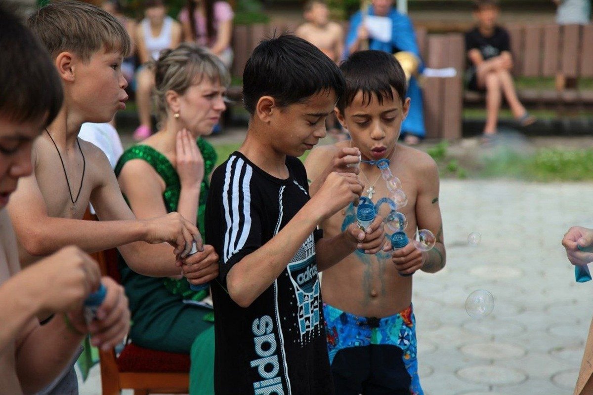 Нулевые. Детдом в Минусинске. Двое из тех детей на СВО, один погиб. Еще один в тюрьме, у него рак, на СВО не взяли. Фото: архив