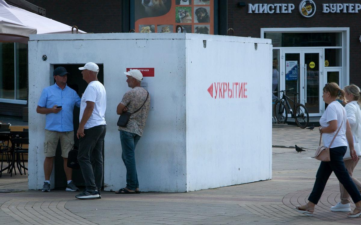 В прошлом году в Белгороде установили 534 модульных укрытия, в этом — еще 14. И убирать пока не планируют. Фото: Николай Гынгазов / ТАСС