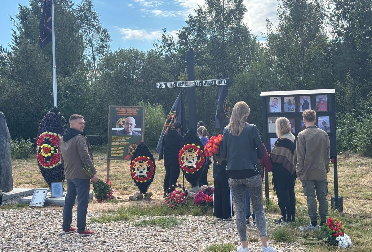 Приехавшие почтить память. Фото: Иван Жилин / «Новая газета»
