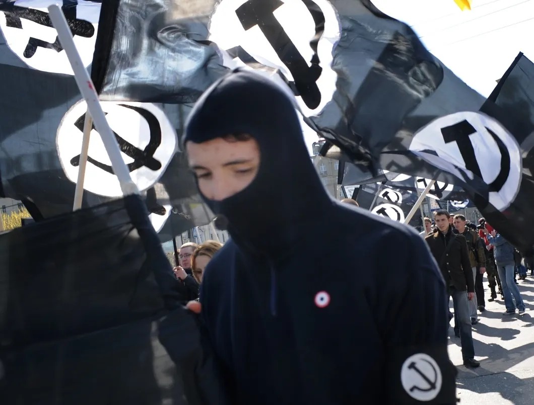 2009 год. Первомайское шествие с запрещенной символикой НБП. Фото: РИА Новости
