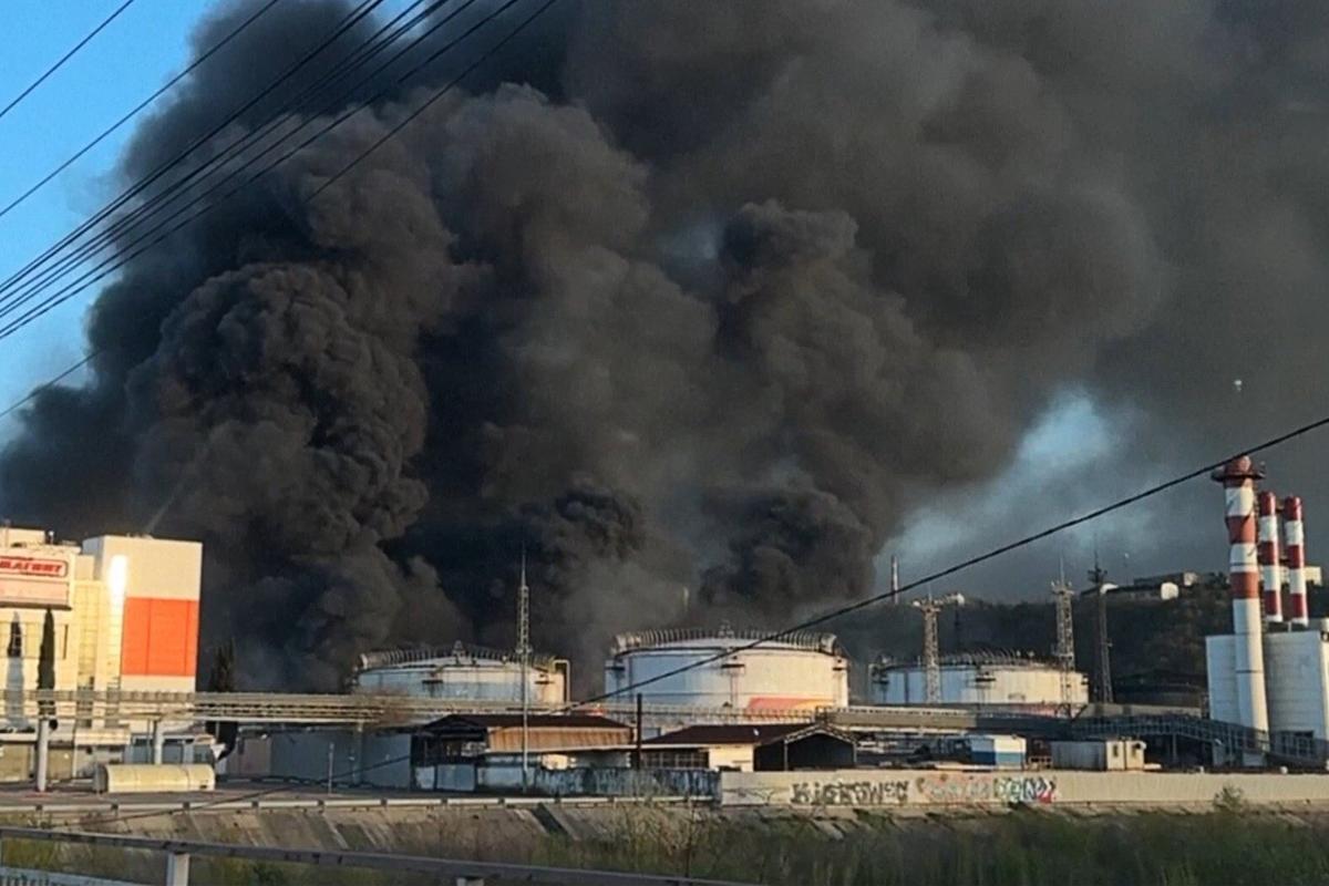 Последствия атаки БПЛА в Туапсе. Фото: AP / TASS