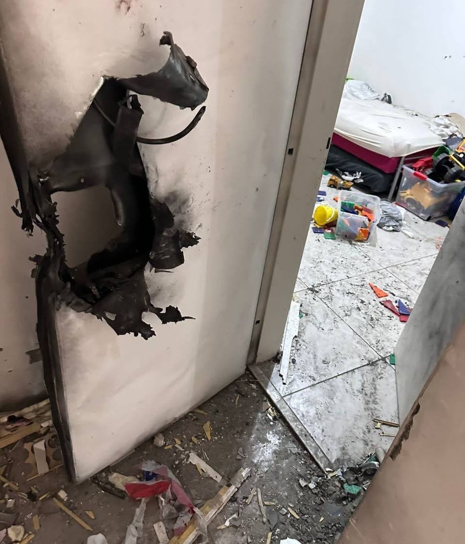 Дверь в бомбоубежище в доме Ильи Таршанского. Фото представлено автором