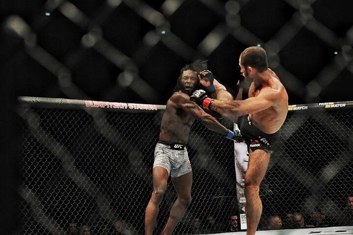 Легкий вес. Майрбек Тайсумов победил Дезмонда Грина решением судей. Фото: Влад Докшин/ «Новая газета»