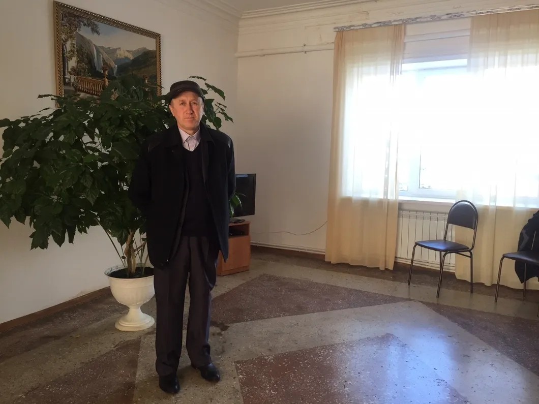 Мурат Абайханов в своей больнице. Фото: Ольга Боброва / «Новая газета»