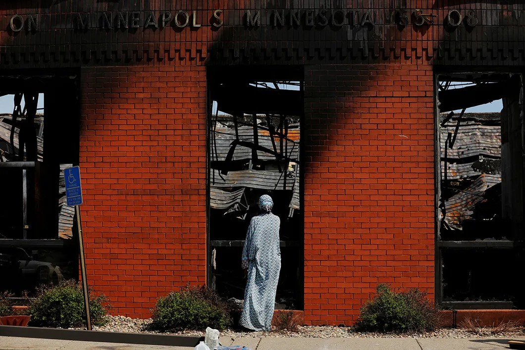 Сгоревшее почтовое отделение, Миннеаполис, Миннесота, США. 31 мая 2020 г. Фото: Reuters