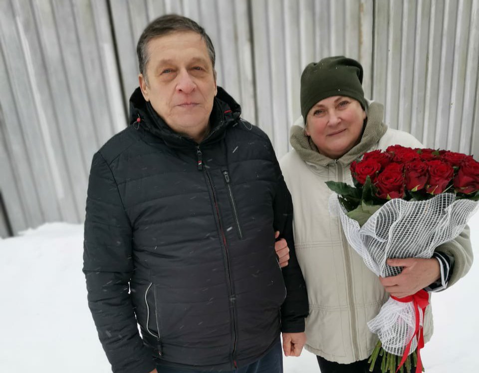 Женя и Александр Петрович Полухины встречают свою маму и жену, Марию Васильевну, из колонии