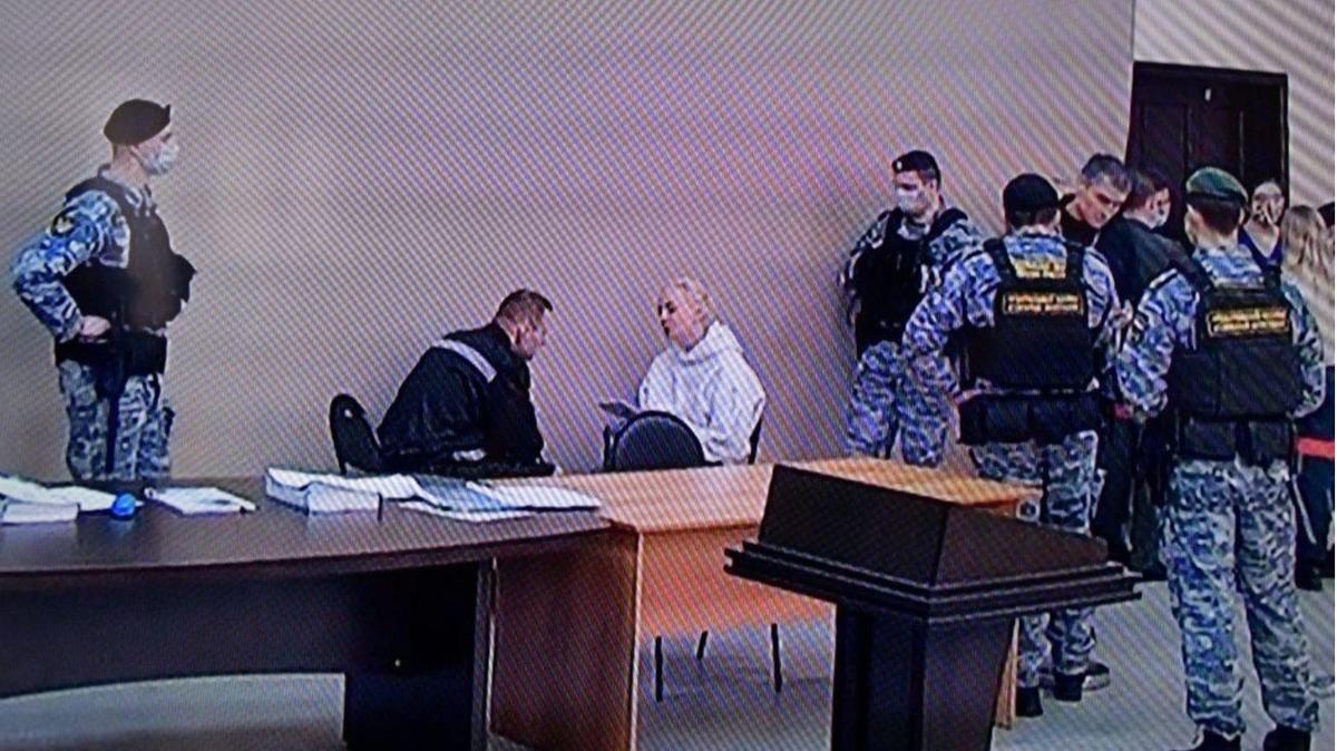 Алексей и Юлия Навальные встретились в колонии на заседании выездного суда. Фотография